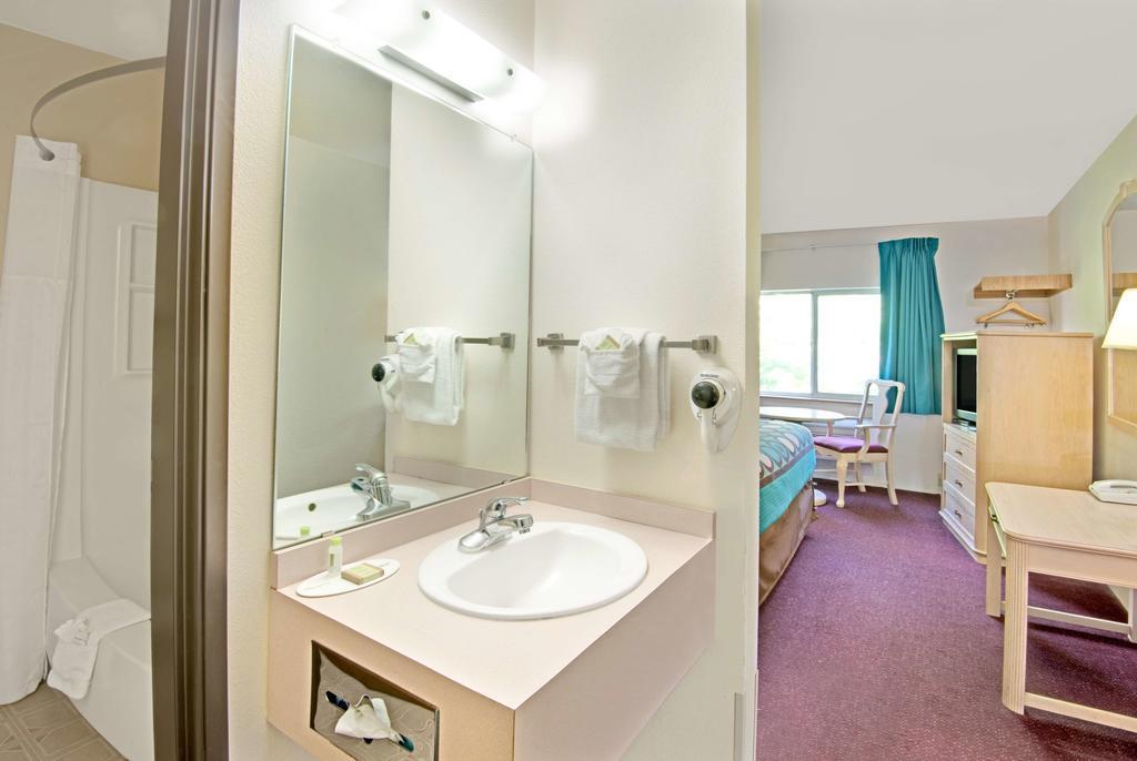 Quality Inn Albuquerque East I-40 Juan Tabo Exit Exterior photo